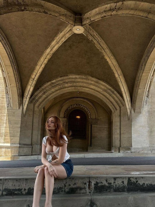 Александра привлекательная девушка из Вычегодского цена от 3000 руб