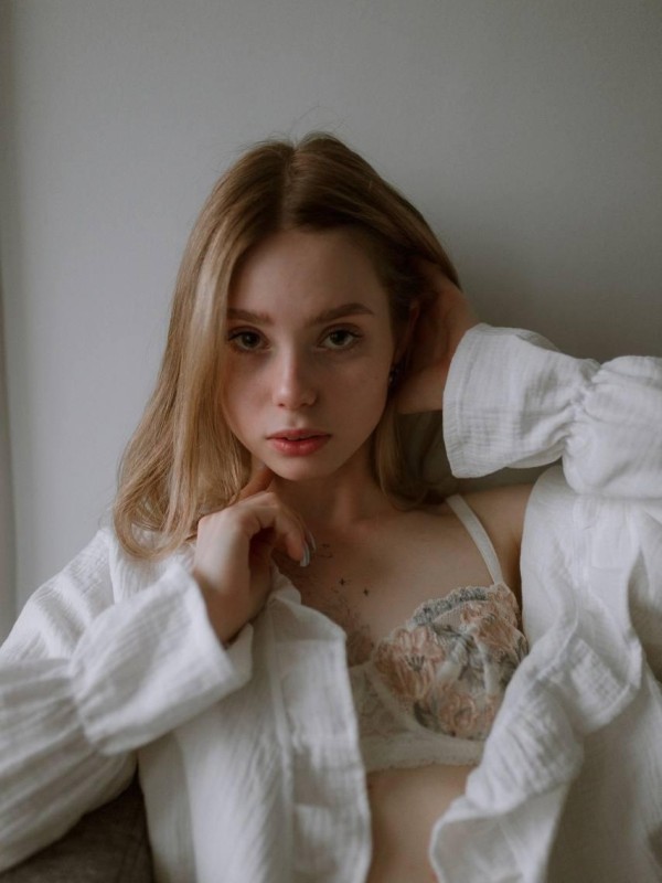 Оленька привлекательная девушка из Вычегодского цена от 6000 руб